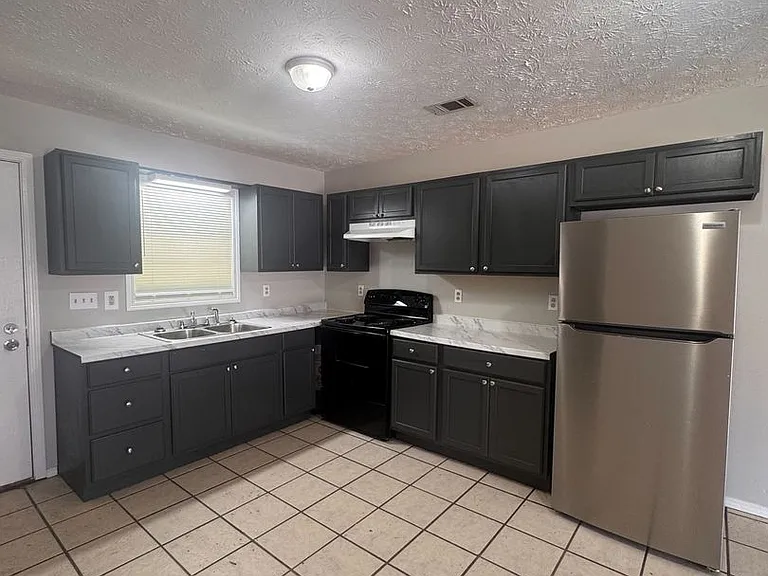 Valley View Apartments — Photo 54