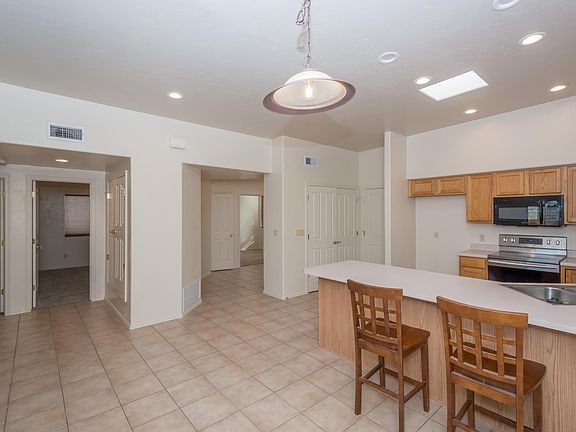 4th image of 8169 N Peppersauce Dr