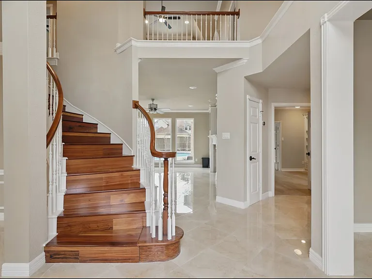727 Ashleigh Ln — Photo 31