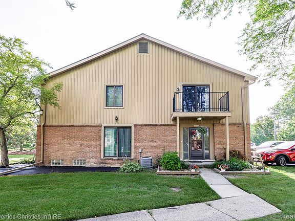 2nd image of 41678 Bedford Dr