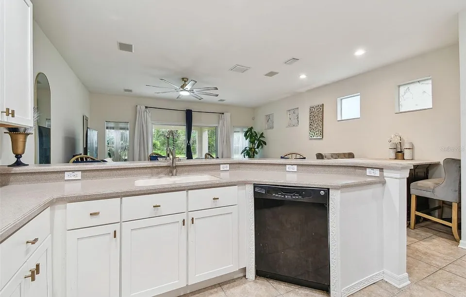 3 bed, 2.5 bath, 1850 sqft, $2,575 — Photo 4