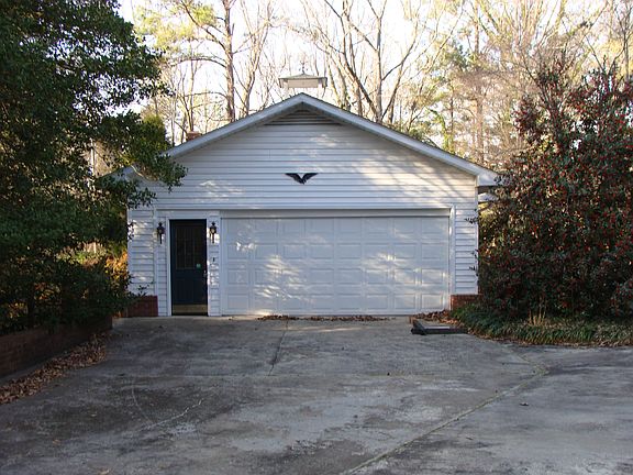 2nd image of 640 Woodland Dr