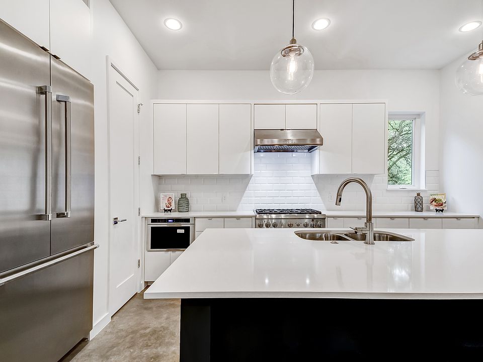 1st image of 807 Herndon Ln