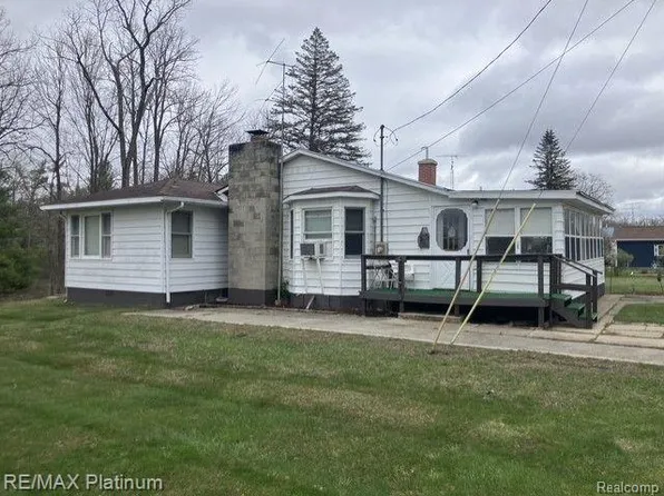 1017 Radov Dr, Gladwin, MI 48624
