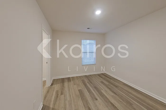 130 Inez Ave — Photo 13