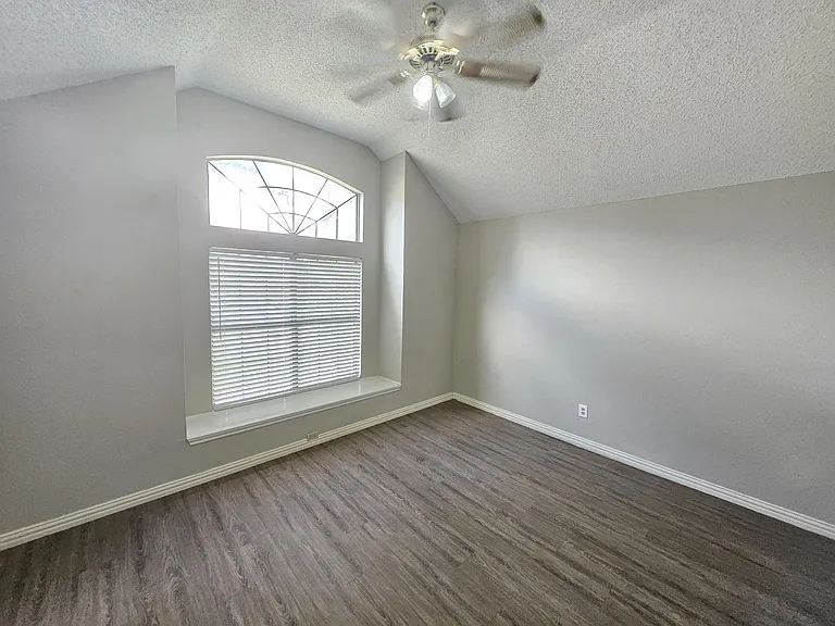 4735 Hollow Tree Dr — Photo 16