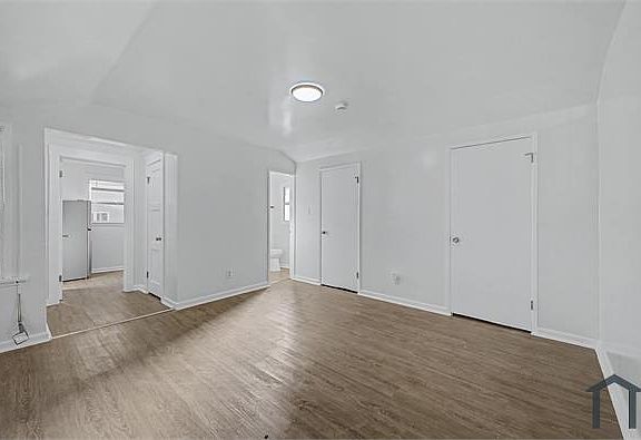 5th image of 4523 1/2 Wesley Ave