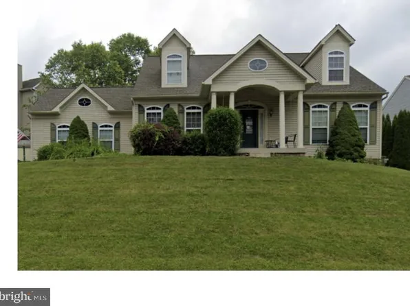 1050 Cranberry Ln W, York, PA 17402