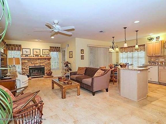 3rd image of 6 Skylark Ln