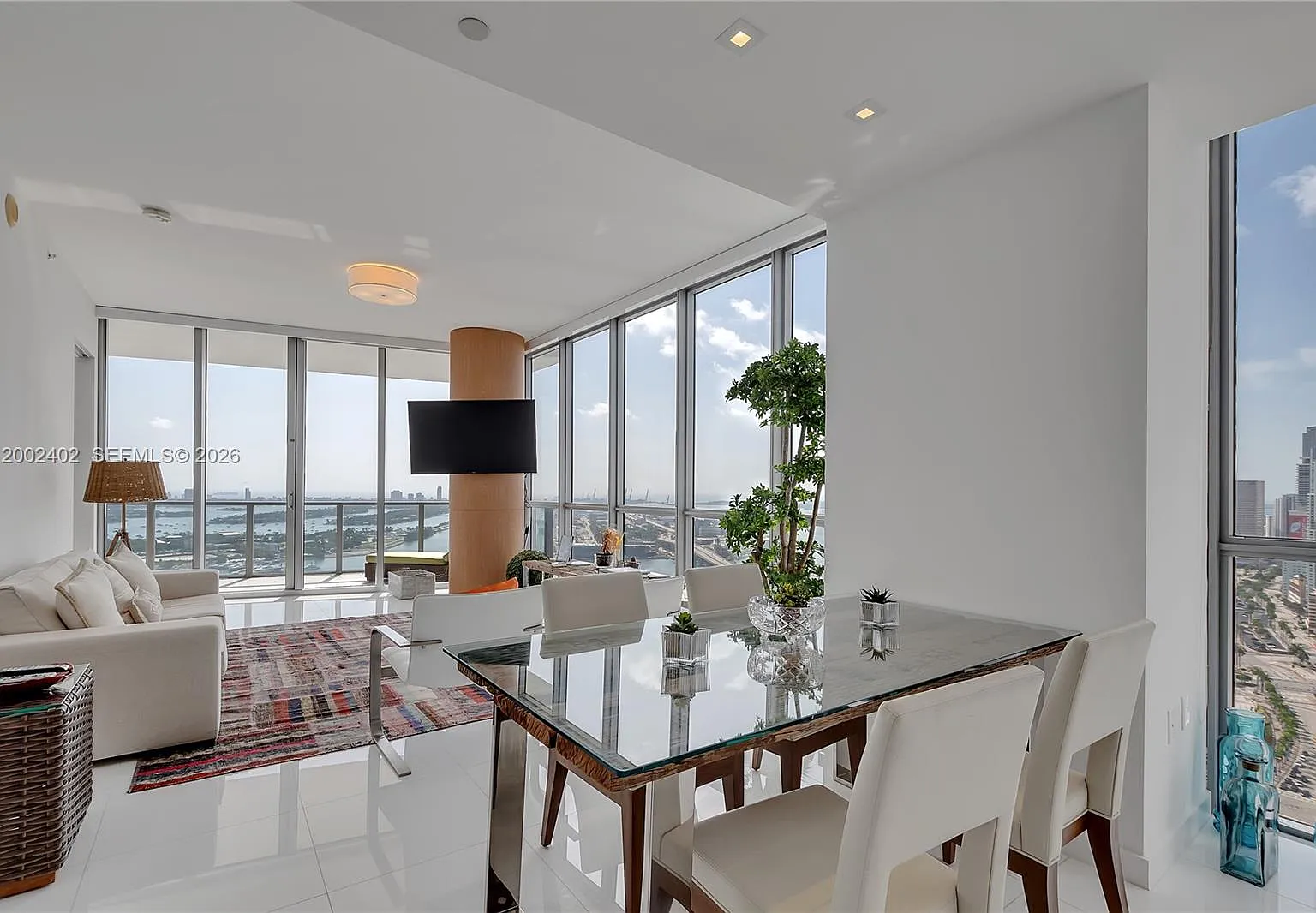Marquis Condo — Photo 4