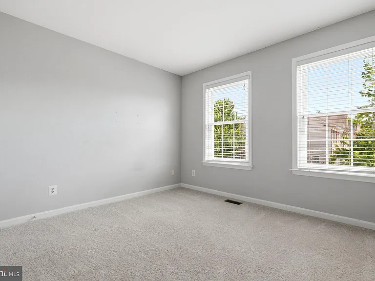20866 Trinity Sq — Photo 24