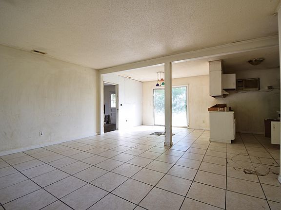 4th image of 2703 Riverside Ln
