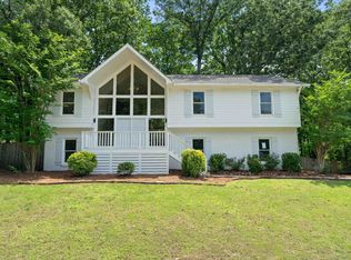 221 Russet Woods Dr, Birmingham, AL 35244