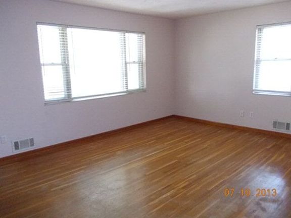 2nd image of 405 Hart St