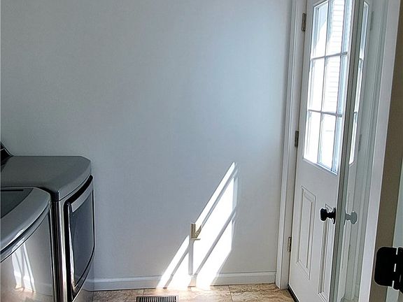 4th image of 212 Gray Ln