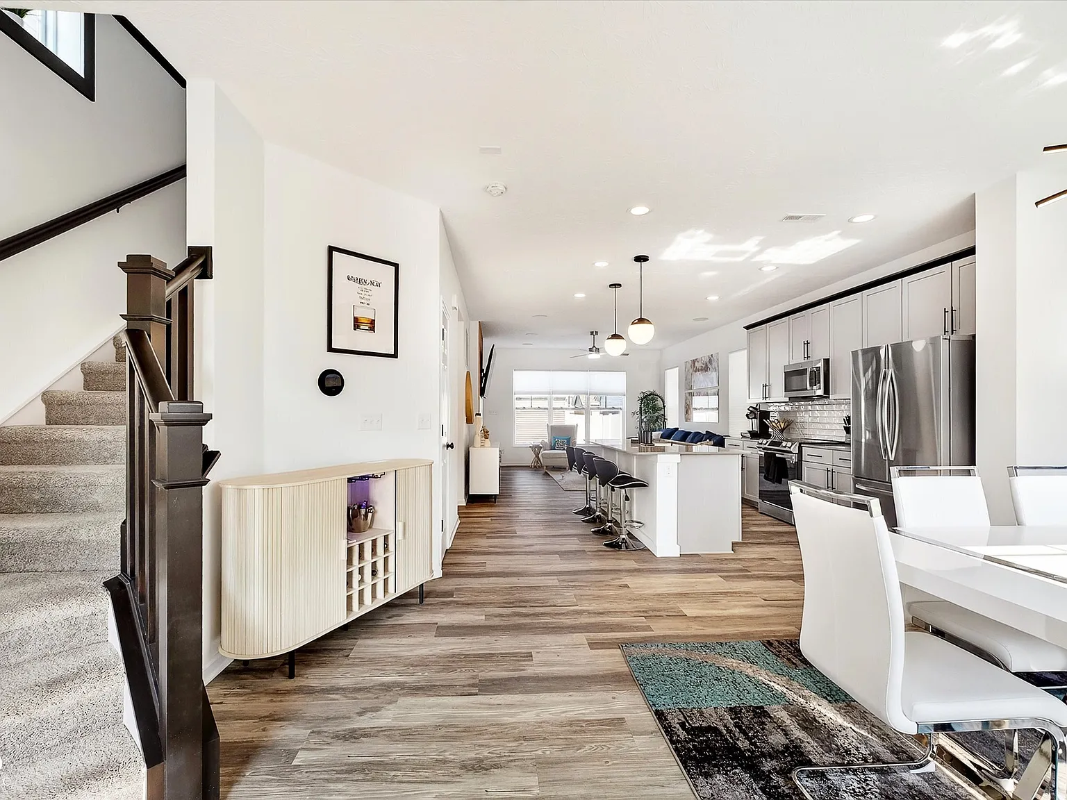 3 bed, 2.5 bath, 1954 sqft, $2,500 — Photo 4