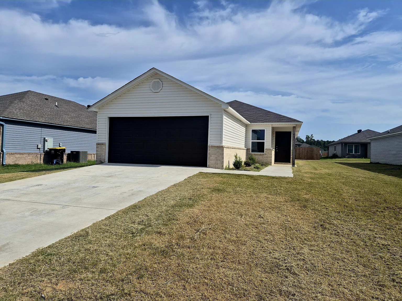 3 bed, 1244 sqft, $1,500 — Photo 1