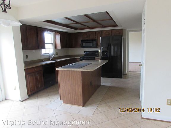 4th image of 17 New Bedford Ct