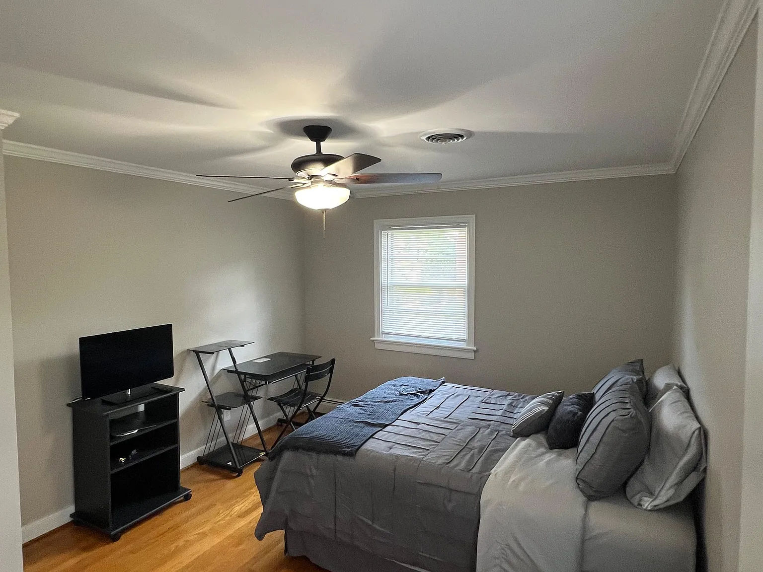 1 bed, 2.0 bath, 2000 sqft, $1,356 — Photo 2