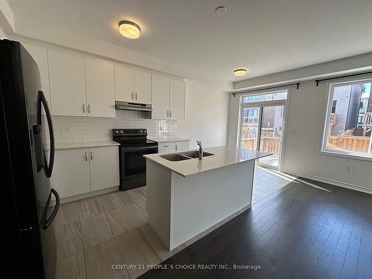 1471 Blackmore St — Photo 19