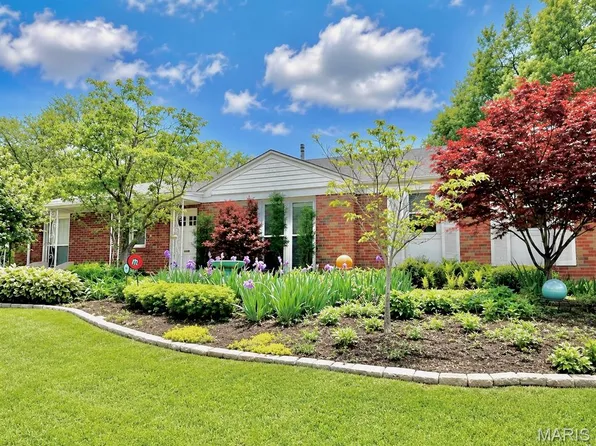 8412 Old Bonhomme Rd, Saint Louis, MO 63132