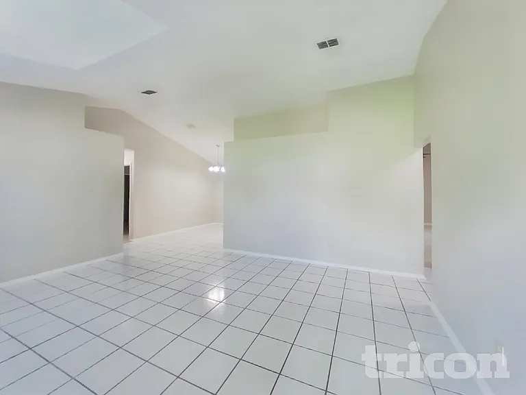 4739 Harpers Ferry Ln — Photo 3