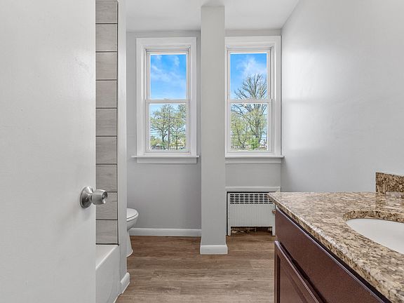 4th image of 152 S Park St Floor 1