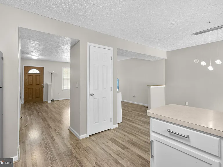 1043 Debbie Ave — Photo 15