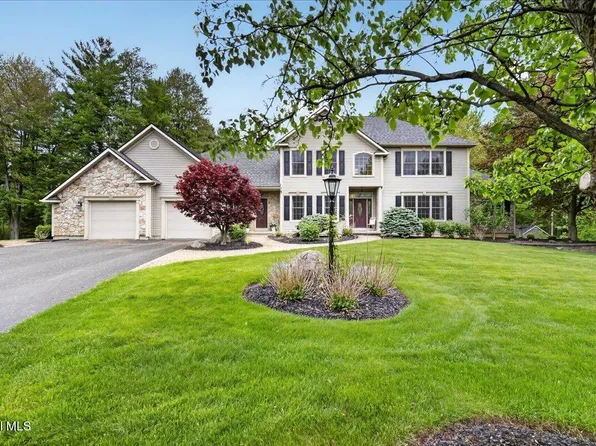 4 Callaway Court, Ballston Lake, NY 12019