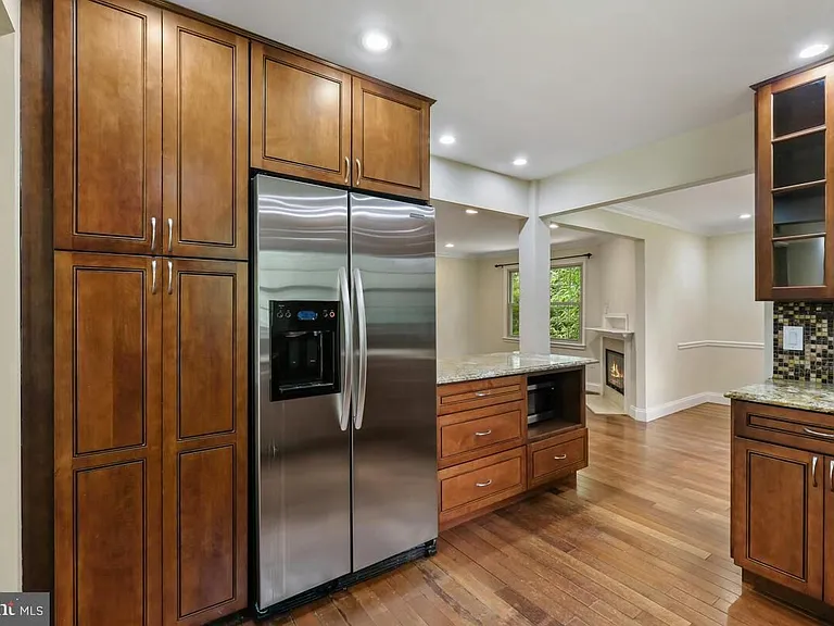 11426 Dorchester Ln — Photo 10