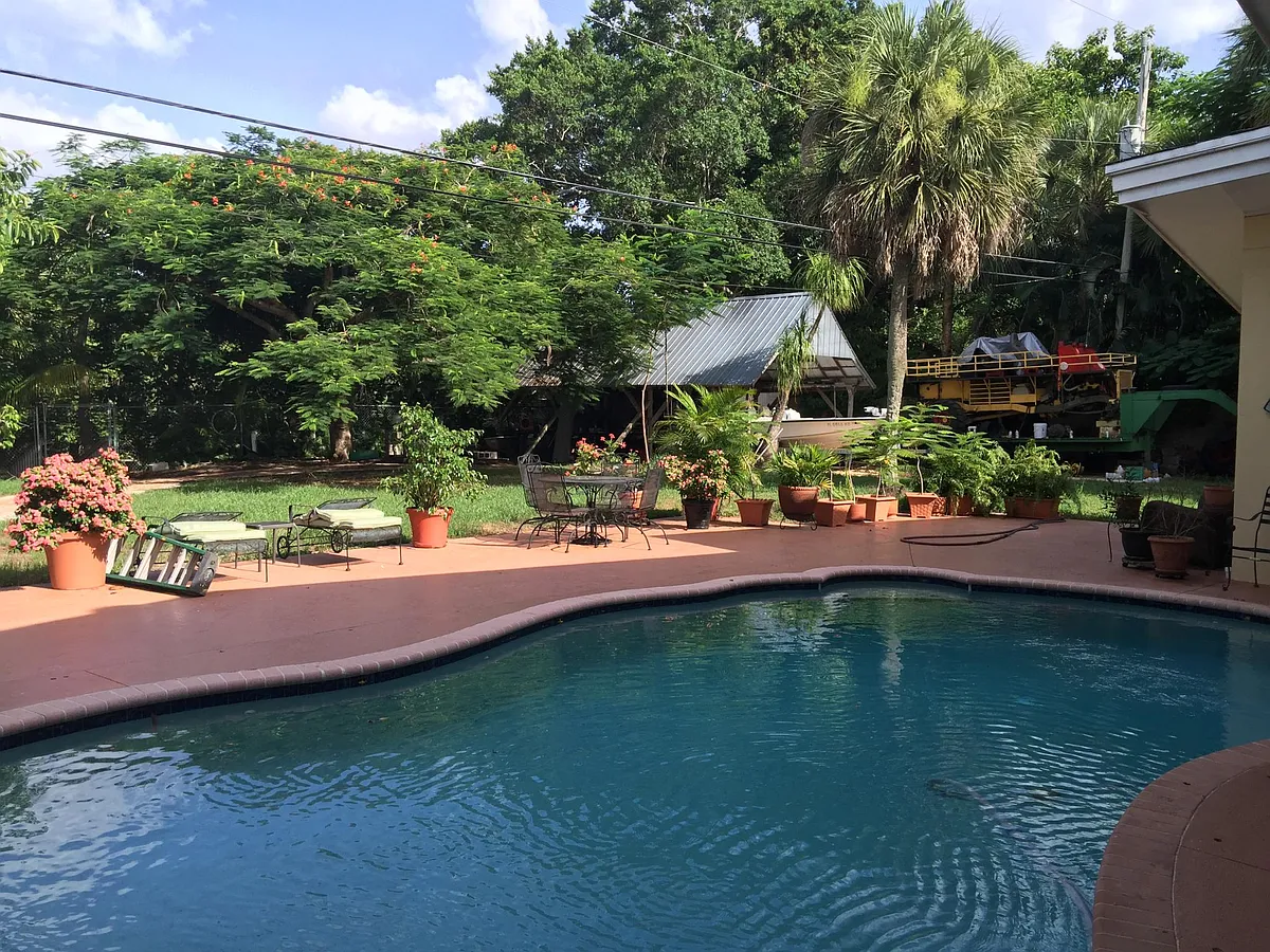 private heated pool - 630 NW 7th Ave