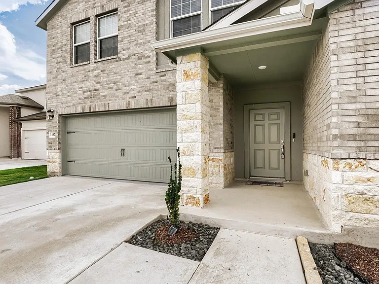 1337 Aquilla Dr — Photo 3
