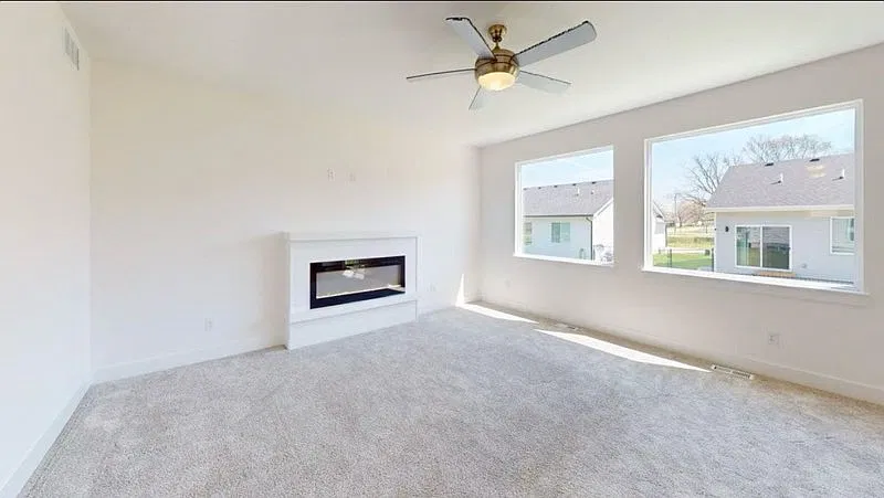 4 bed, 2163 sqft, $2,000 — Photo 3