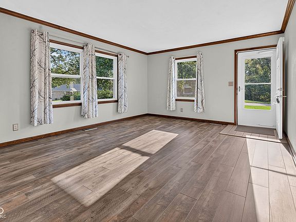 4th image of 129 Wildwood Blvd