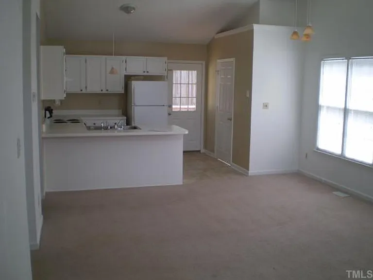 126 W Holding Ave — Photo 2