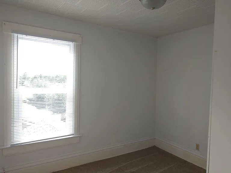 2228 Yew St — Photo 10