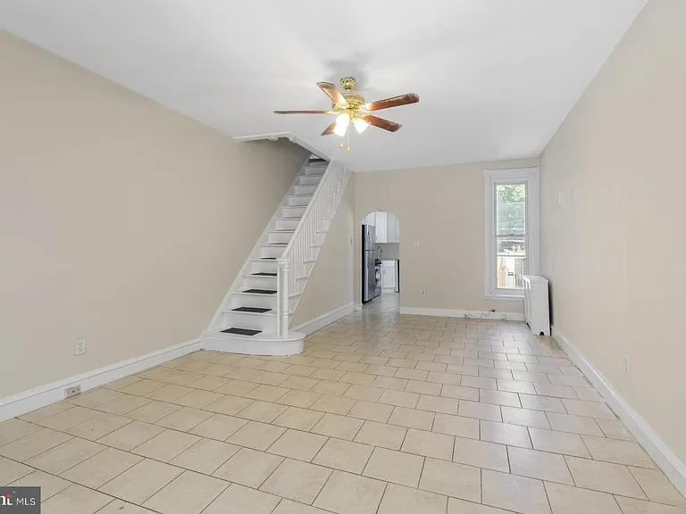 2323 E Cambria St — Photo 2