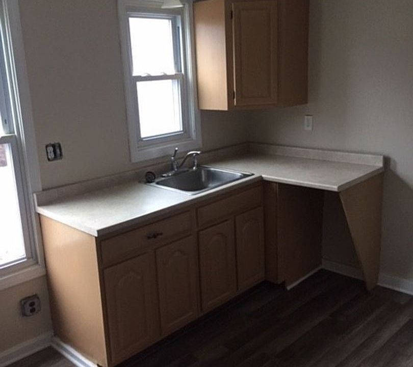 2nd image of 1172 Huntington Rd #1172