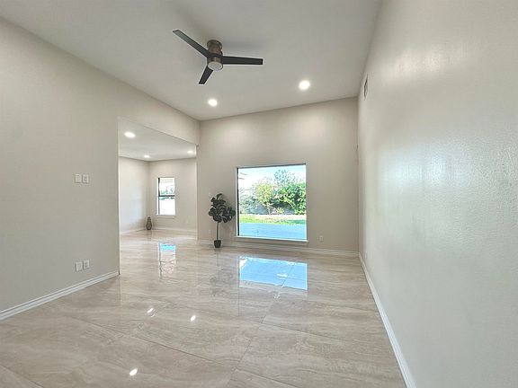 5th image of 195 Lake Carnegie Ct