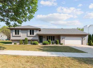 2420 Springmill Dr, Oshkosh, WI 54904