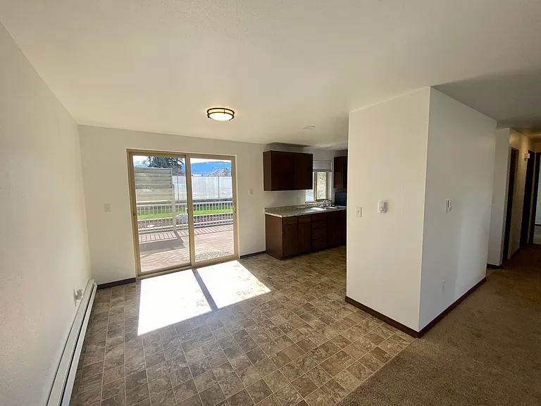 306 Leslie Way #A — Photo 5