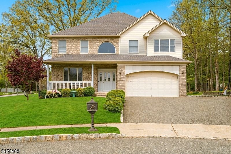 1st image of 20 Greenbriar Ct