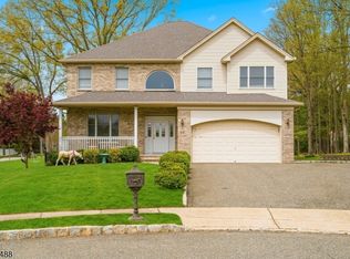 20 Greenbriar Ct, Boonton Town, NJ 07005