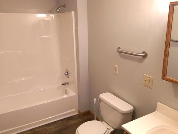 4th image of 350 S 6th St
