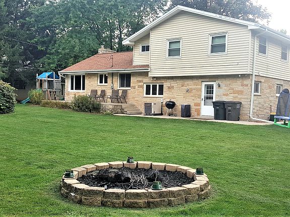 2nd image of 1942 Mitten Ct