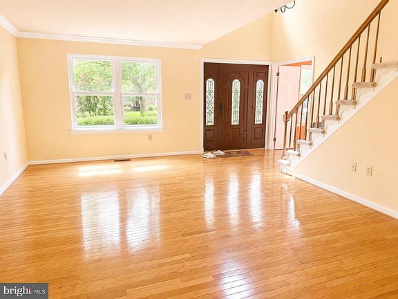 4th image of 227 Shelly Dr