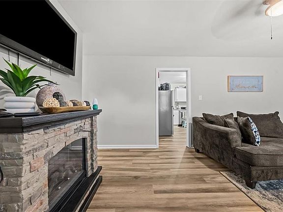 2nd image of 3855 Queen Ann Cir