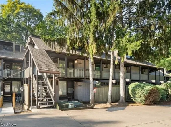 942A Snowfall Spur, Akron, OH 44313