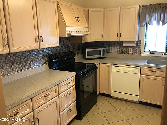 5th image of 1019 Hidden Creek Dr