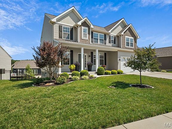 2nd image of 1489 Arlington Heights Way